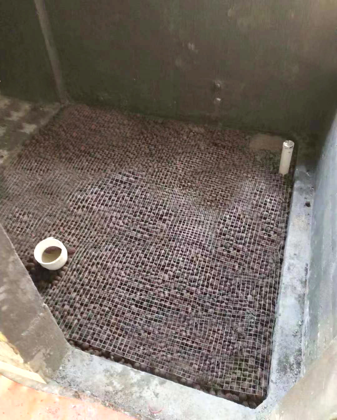 做完衛生間防水，要不要抹一層水泥砂漿再貼瓷磚